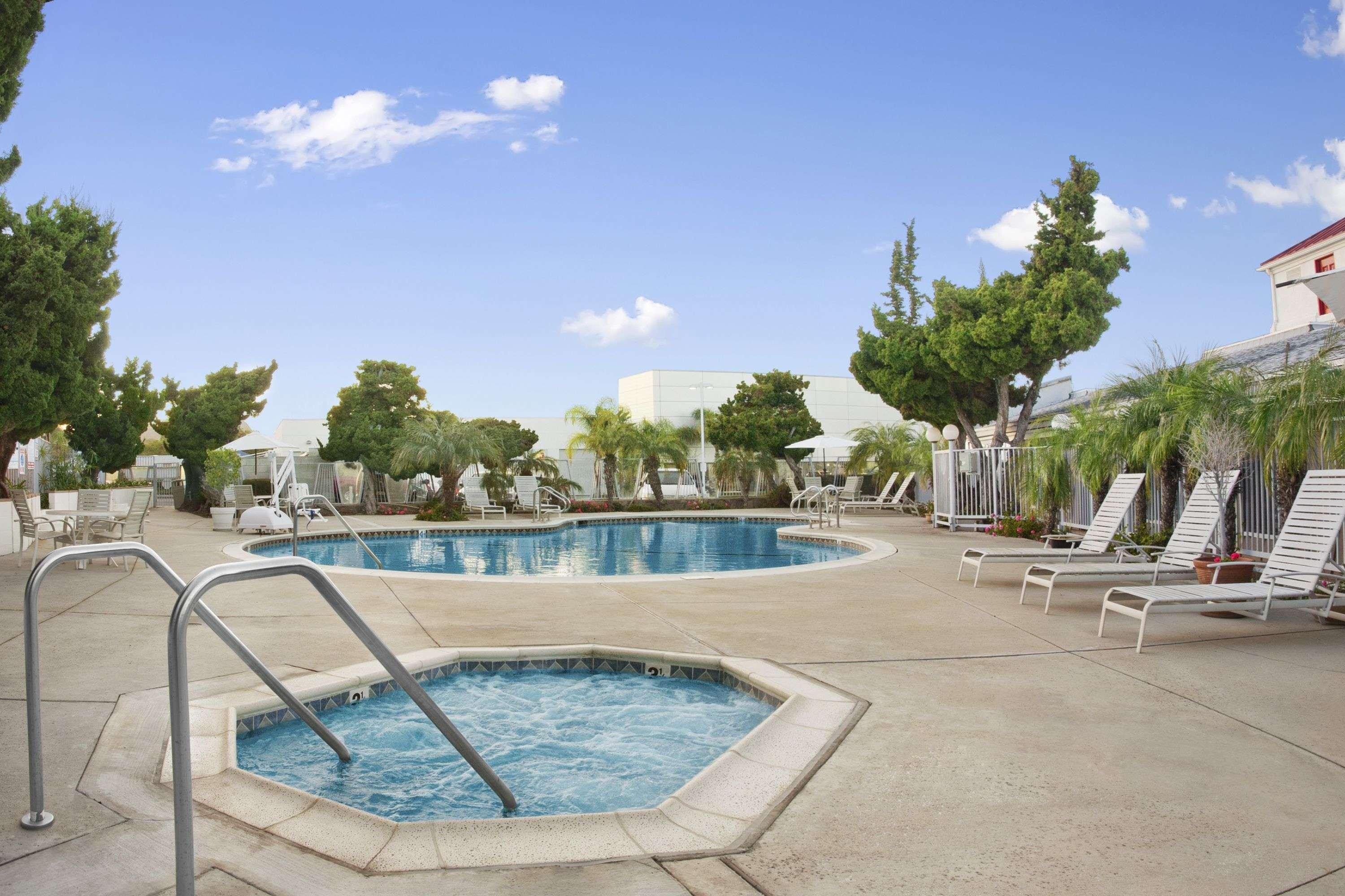 Ramada By Wyndham Torrance Hotel Luaran gambar
