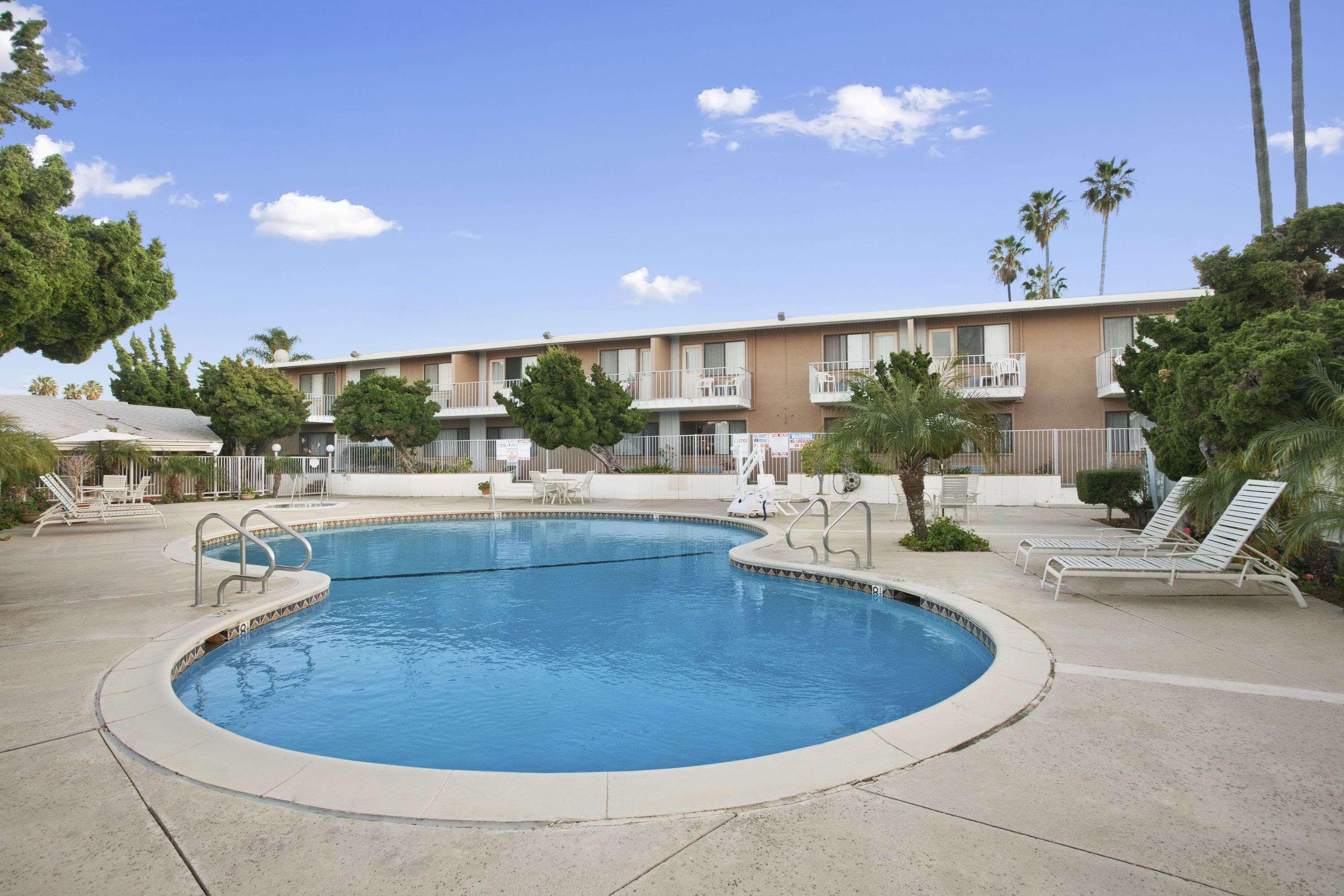 Ramada By Wyndham Torrance Hotel Luaran gambar
